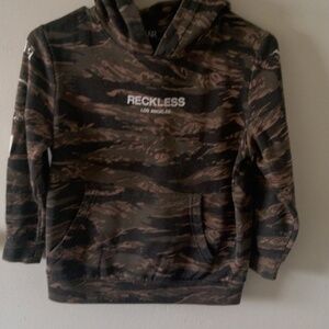 🏷️PRICE IS FIRM 🏷️🦋BOYS Y&R HOODIE 🦋